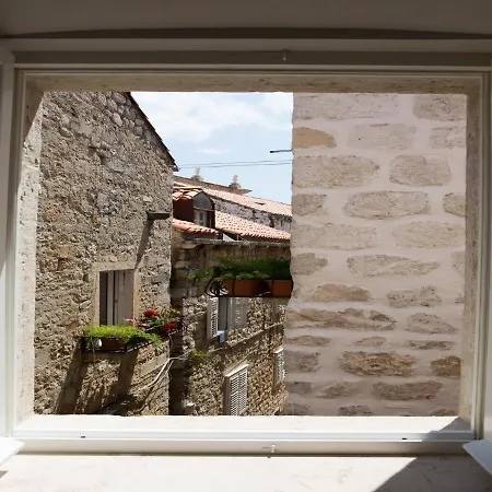 Apartment Sonatina